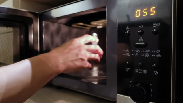 Tips on Cleaning The Microwave